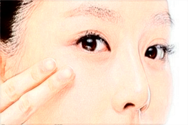 割雙眼皮和埋線哪個好?割雙眼皮和去眼袋哪個風(fēng)險大?