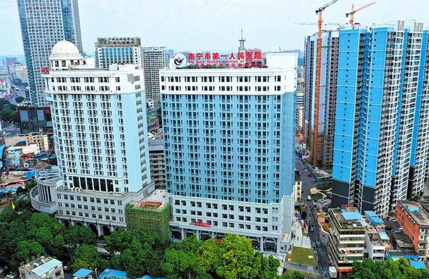 南寧市第一人民醫(yī)院口腔科哪個(gè)醫(yī)生好?2024口腔科醫(yī)生如何收費(fèi)