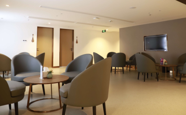 青島市南博士醫(yī)療美容門診部雙眼皮術(shù)后一年求美案例|技術(shù)亮點怎么樣?價格