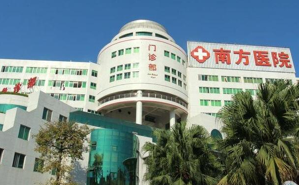 南方醫(yī)科大學(xué)南方醫(yī)院胡志奇面部凹陷求美案例&收費(fèi)多少?