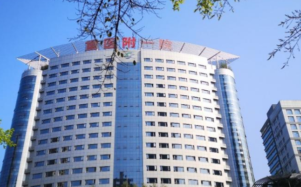 重慶醫(yī)科大學(xué)附屬第一醫(yī)院申霄腹部拉皮手術(shù)術(shù)后半年案例|技術(shù)評(píng)測(cè)怎么樣?疑問解答